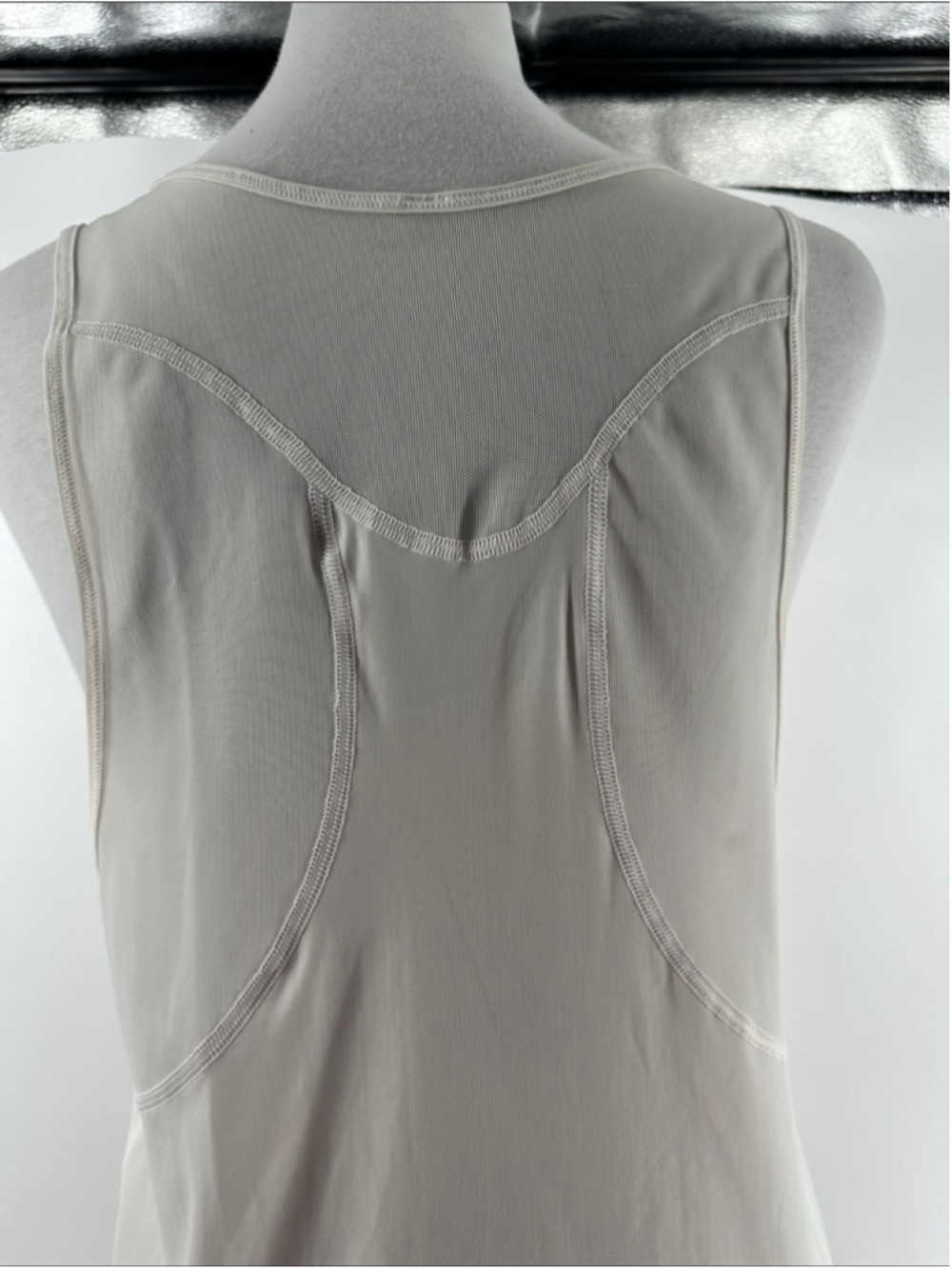 Lululemon Sculpt Tank II mesh panels flowy
White (First Release) sz sm - Picture 12 of 13